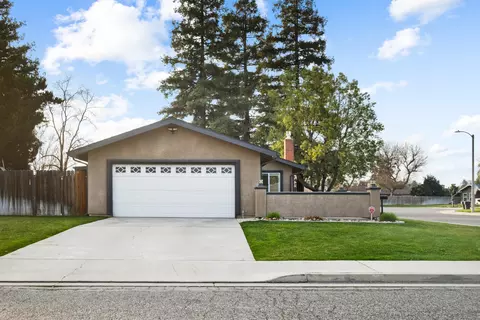 835 E Vassar Ct, Visalia, CA 93292 photo 3