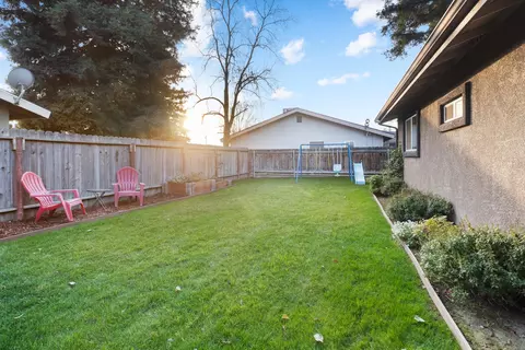 835 E Vassar Ct, Visalia, CA 93292 photo 22