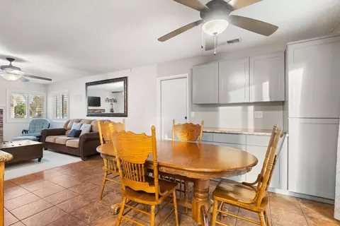 835 E Vassar Ct, Visalia, CA 93292 photo 10