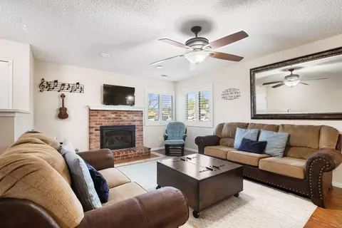 835 E Vassar Ct, Visalia, CA 93292 photo 5