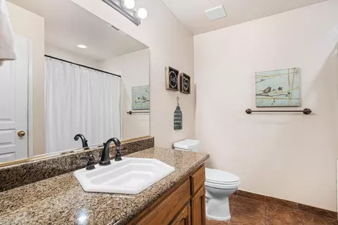 835 E Vassar Ct, Visalia, CA 93292 photo 17