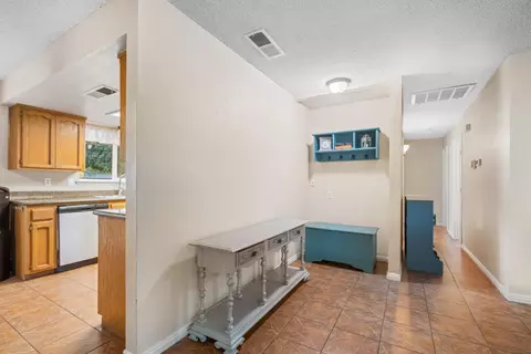 835 E Vassar Ct, Visalia, CA 93292 photo 18