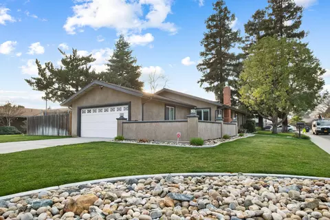835 E Vassar Ct, Visalia, CA 93292