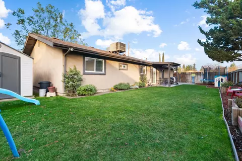 835 E Vassar Ct, Visalia, CA 93292 photo 23
