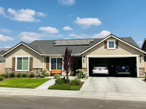 1754 Softwind Dr, Tulare, CA 93274