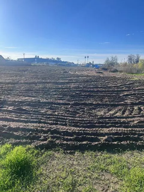 325 S S Park St, Porterville, CA 93257