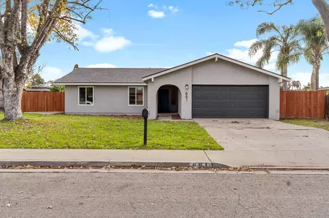 661 E Yew St, Farmersville, CA 93223