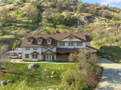 37060 Balch Park Rd #3, Springville, CA 93265