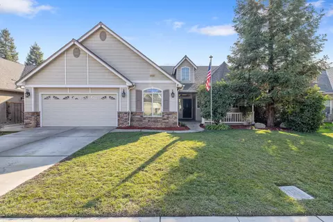 4935 W Oriole Ave, Visalia, CA 93291