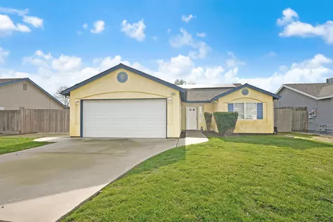1463 Stanford Ct, Hanford, CA 93230