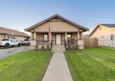 661 N Elmwood Ave, Lindsay, CA 93247