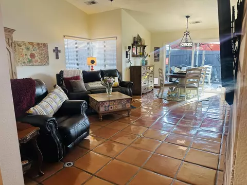 1525 E Vassar Dr, Visalia, CA 93292 photo 10