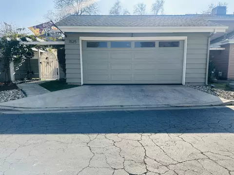 1525 E Vassar Dr, Visalia, CA 93292 photo 2