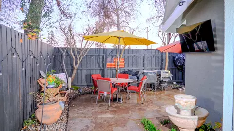 1525 E Vassar Dr, Visalia, CA 93292 photo 9