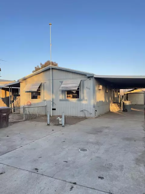 660 S Avery Ave, Farmersville, CA 93223