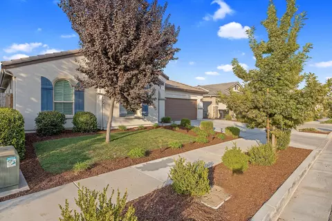 1742 W Porter Ave, Visalia, CA 93291