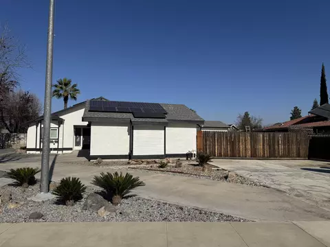1116 E Cambridge Ave, Visalia, CA 93292