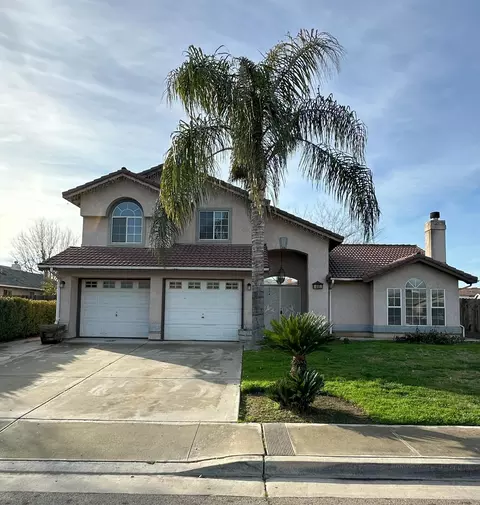 445 Quail Run Dr, Dinuba, CA 93618