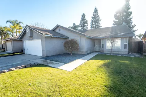 3815 E Four Creeks Ct, Visalia, CA 93292