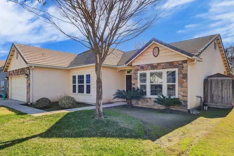 4105 E Vassar Ct, Visalia, CA 93292 photo 2
