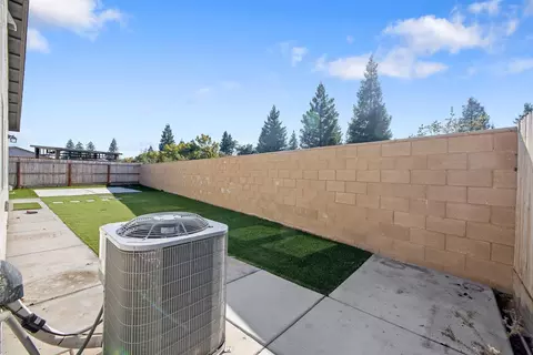 1611 E Copper Ct, Visalia, CA 93292 photo 30