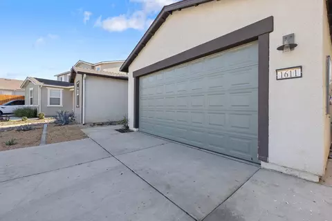 1611 E Copper Ct, Visalia, CA 93292 photo 4
