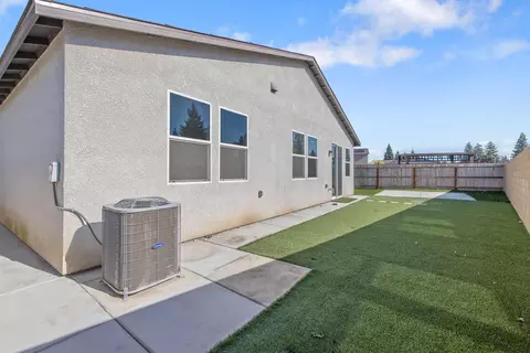 1611 E Copper Ct, Visalia, CA 93292 photo 29