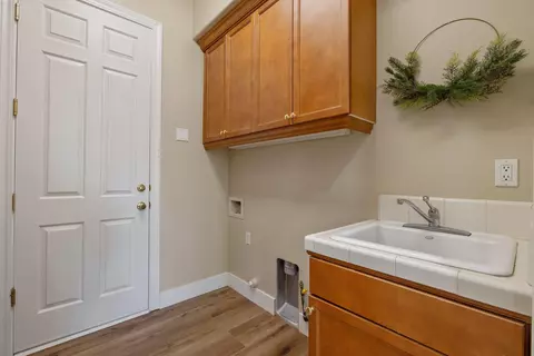 4425 E Cecil Ct, Visalia, CA 93292 photo 13