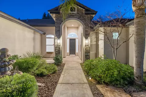 4425 E Cecil Ct, Visalia, CA 93292 photo 2