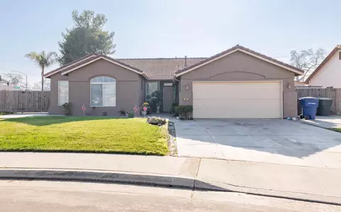 701 W Redwood St, Hanford, CA 93230