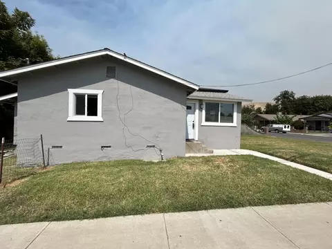 201 N Manzanillo St, Woodlake, CA 93286