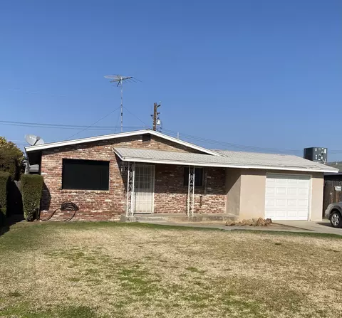 837 Alameda St, Lindsay, CA 93247