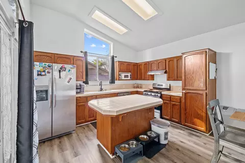 1601 E Dorothea Ave, Visalia, CA 93292 photo 11