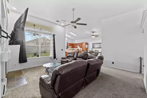 1601 E Dorothea Ave, Visalia, CA 93292 photo 5