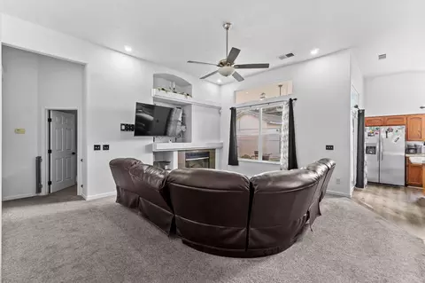 1601 E Dorothea Ave, Visalia, CA 93292 photo 4