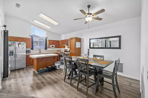 1601 E Dorothea Ave, Visalia, CA 93292 photo 8