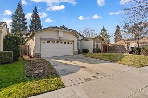 1601 E Dorothea Ave, Visalia, CA 93292 photo 2