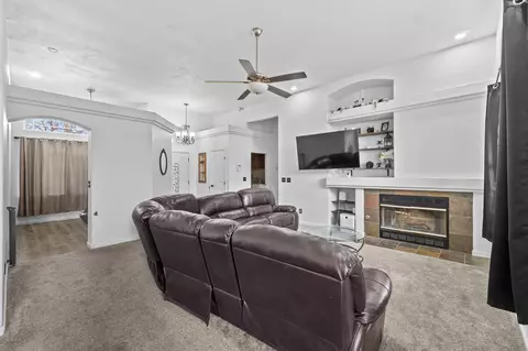 1601 E Dorothea Ave, Visalia, CA 93292 photo 6
