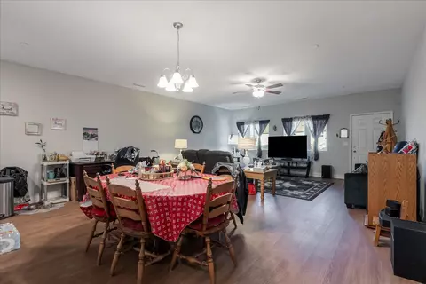 Dining - 1237 Chestnut Ln, Dinuba, CA 93618 photo 1 of 1