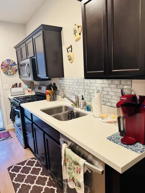 Kitchen - 1237 Chestnut Ln, Dinuba, CA 93618 photo 1 of 1