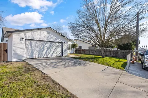 1541 Defender St, Chowchilla, CA 93610 photo 2