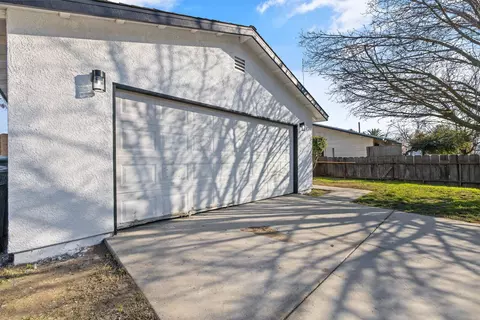 1541 Defender St, Chowchilla, CA 93610 photo 4