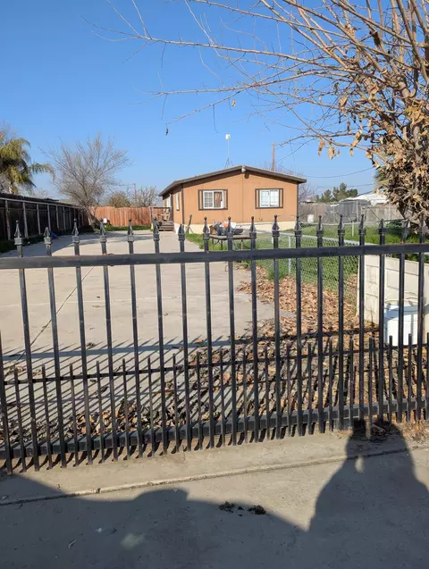 456 E Addie Ave, Tulare, CA 93274