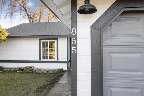 855 W Rita St, Farmersville, CA 93223