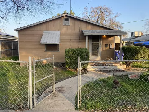 346 S Rose Ave, Farmersville, CA 93223