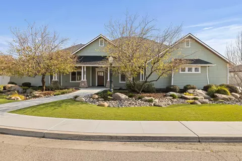 716 N Branson, Visalia, CA 93291