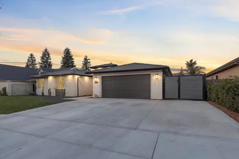 4824 W Wren Ave, Visalia, CA 93291