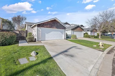 504 N Velie Dr, Visalia, CA 93292