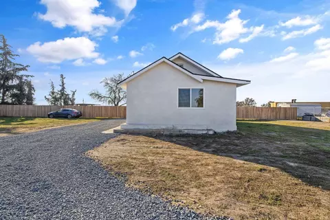 2133 N Cedar St, Pixley, CA 93256 photo 4