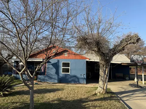 340 Riverside Dr, Woodlake, CA 93286